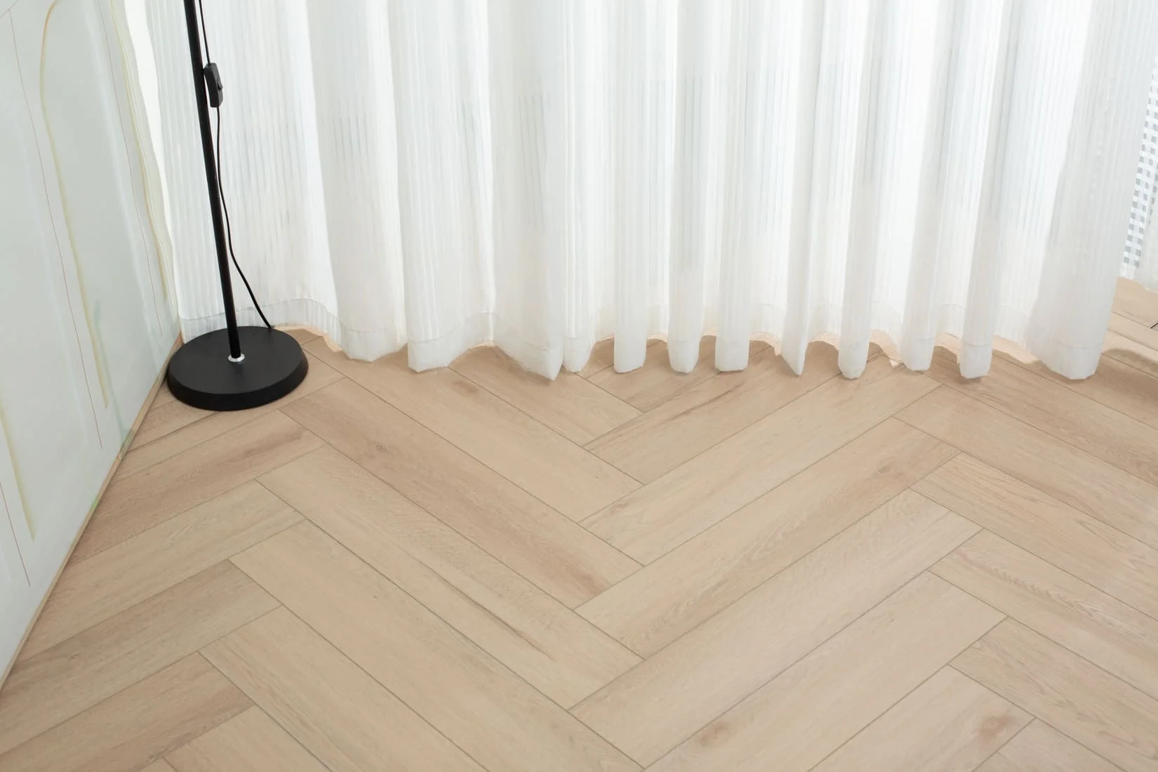 Плитка SPC "OneFloor" 3032 А,В  ЁЛКА (640*128*4 мм) — купить в Санкт-Петербурге